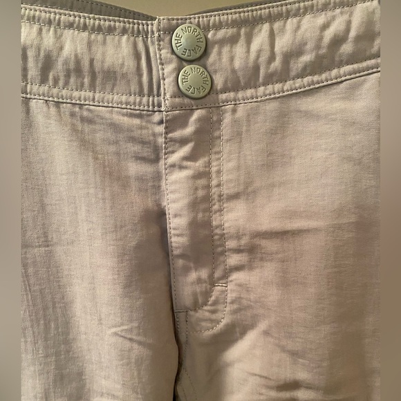 Ladies size 8 The North Face hiking pants with zip off, roll tab legs pockets. - Picture 15 of 15